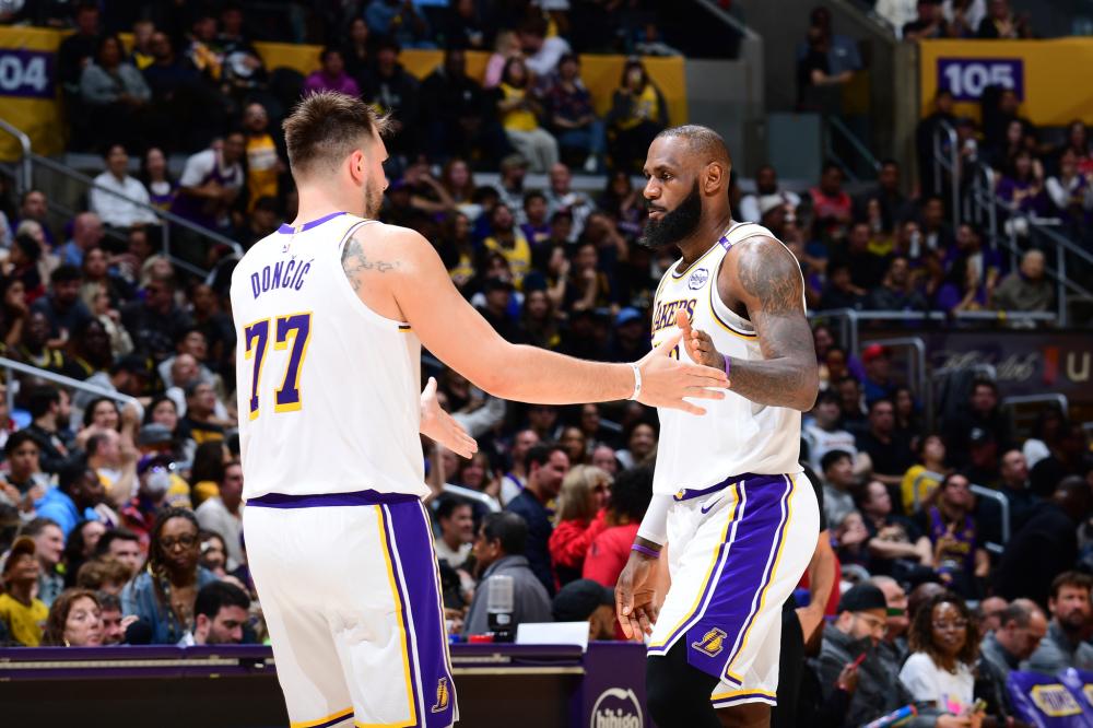 亚冬会｜“雄鸡之冠”的冰雪荣耀2025-01-31.